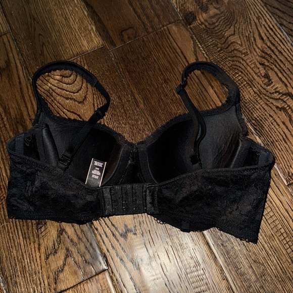Victoria Secret Body Black Lace Demi Bra - Picture 2 of 4